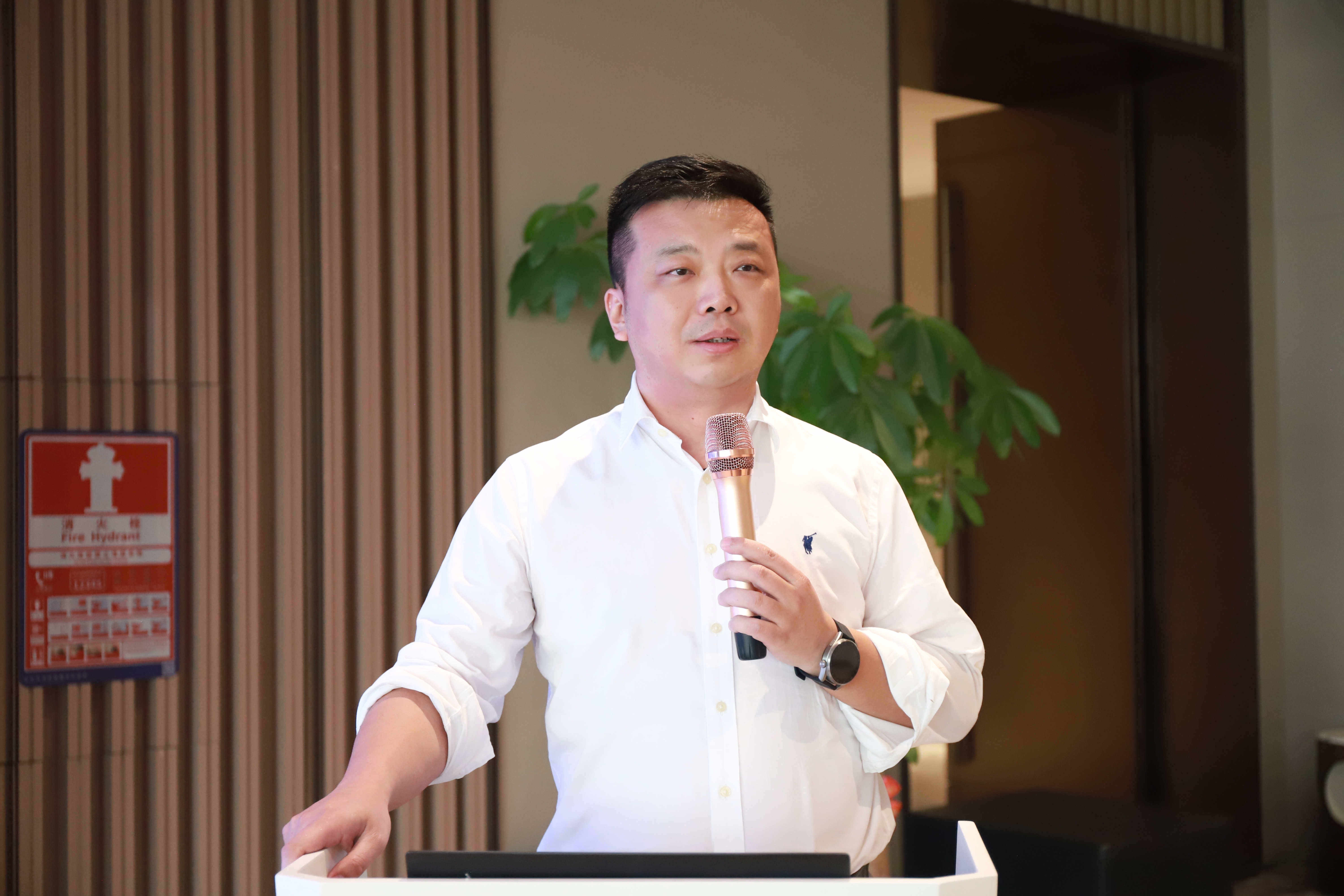 龚颖.jpg 龚颖.jpg