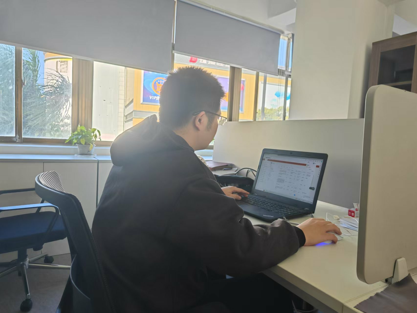 李栋.jpg 李栋.jpg