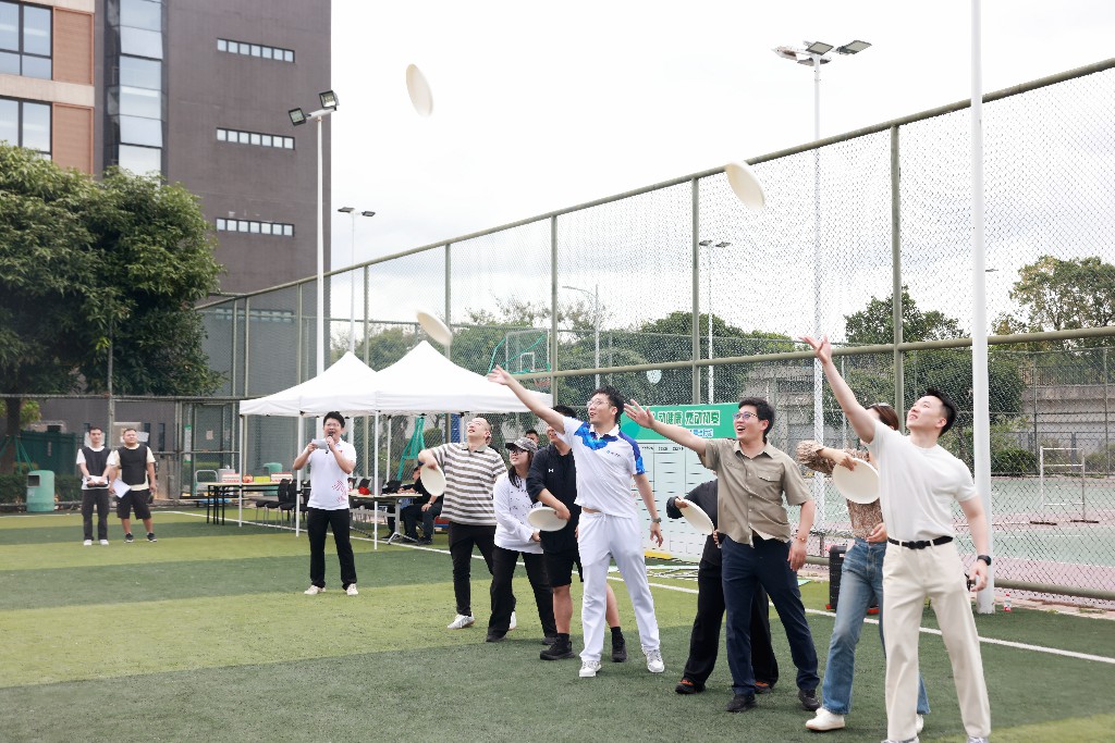 领导飞盘.jpg 领导飞盘.jpg